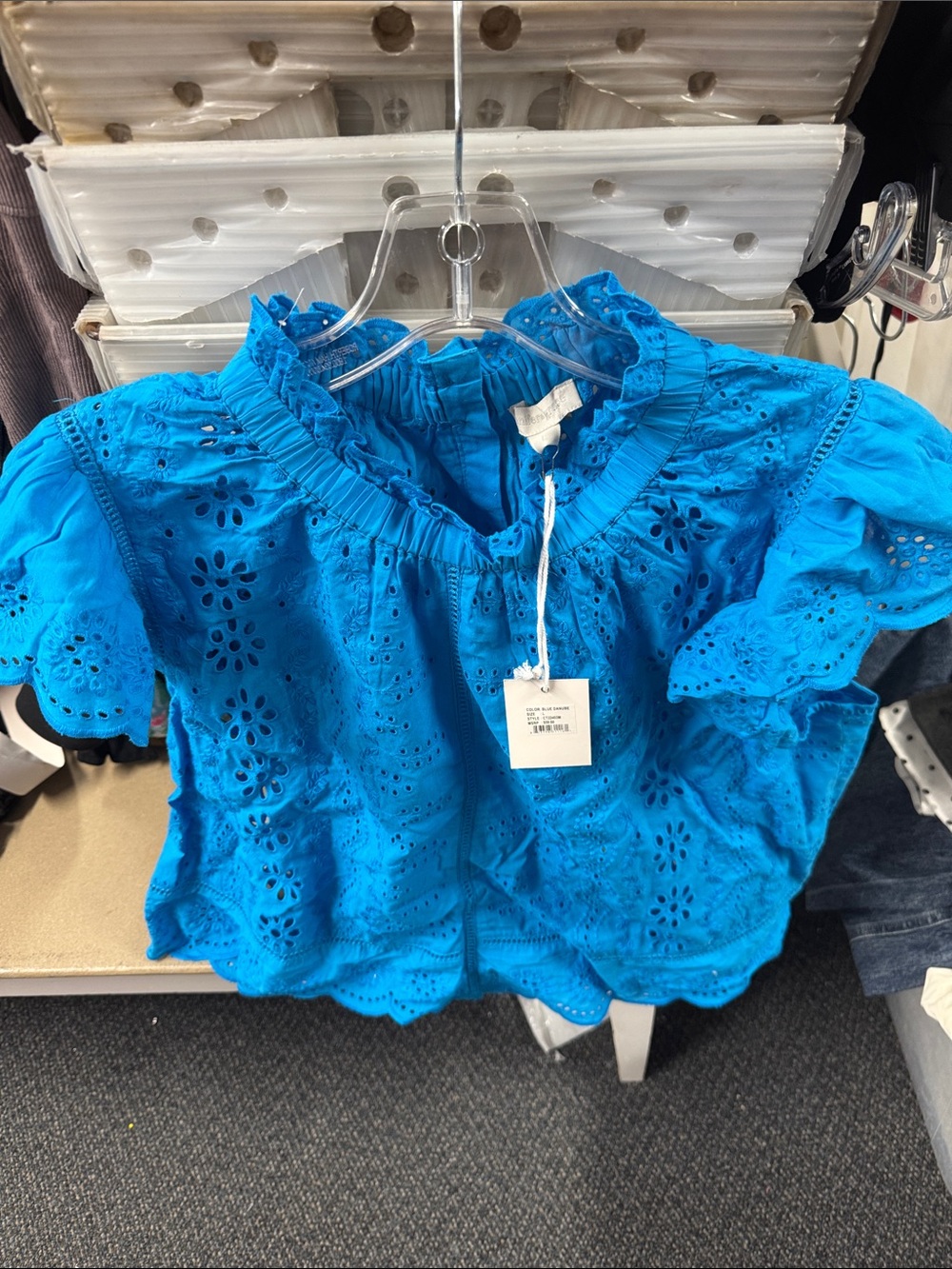Jennifer & Grace eyelet top L // 071257